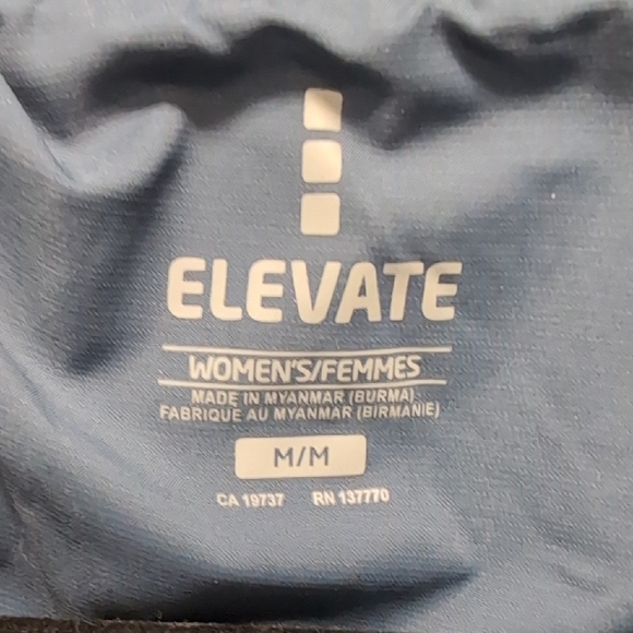 Elevate Sportswear Kendrick Softshell Jacket in Navy. Size Medium. NWT. - Picture 3 of 6